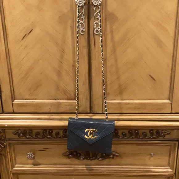 Chanel Vintage 80's 24kt  Blue Quilted Lambskin Envelope Flap Crossbody Bag - Picture 2 of 16